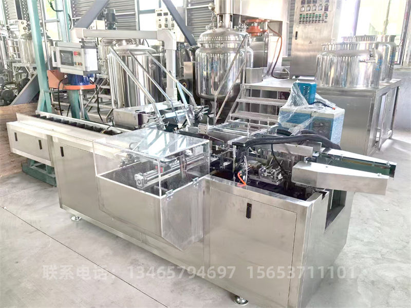 藥品裝盒機1.jpg